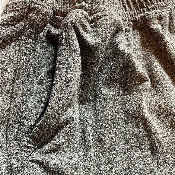 Runway Gray Kids Shorts Size 6/7 - Picture 2 of 5